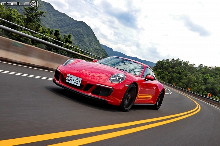 豔紅閃電! Porsche 911 Carrera GTS試駕報導
