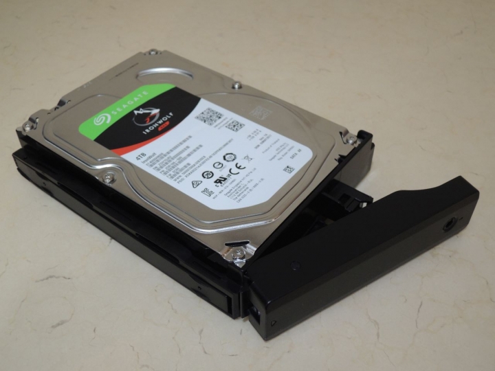Synology DS718+ Apollo Lake NAS 實測分享 (持續更新)