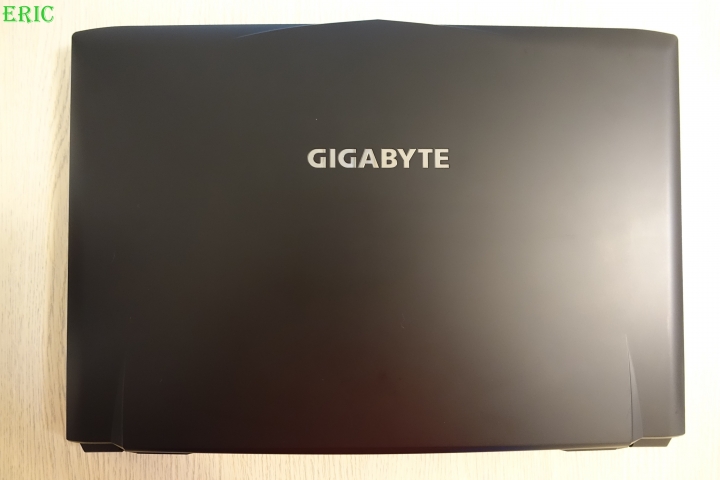 【開箱】GIGABYTE P55W V7 低調奢華的享受,輕鬆入主?