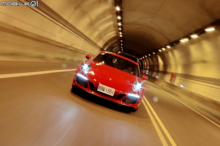 豔紅閃電! Porsche 911 Carrera GTS試駕報導