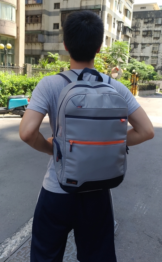 【開箱】Hedgren 15吋電腦後背包(灰色)