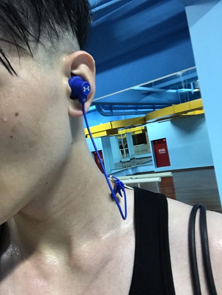 簡單開箱UA JBL 藍牙運動耳機