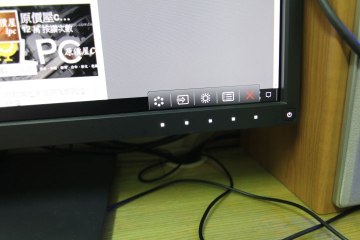 它不重只是沉了點....Benq 2K 專業設計螢幕 PD3200Q 開箱