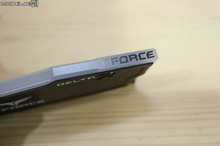 AURA Sync 一起Gaming發光 T-Force DELTA RGB DDR4 開箱