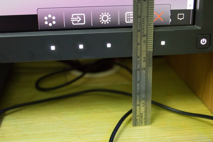 它不重只是沉了點....Benq 2K 專業設計螢幕 PD3200Q 開箱