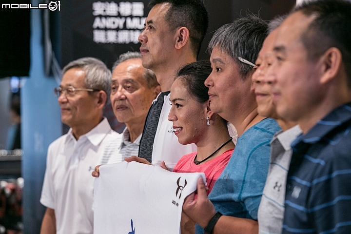 〔新聞快報〕Under Armour信義忠孝旗艦門市盛大開幕 舉重女神郭婞淳擔任一日店長