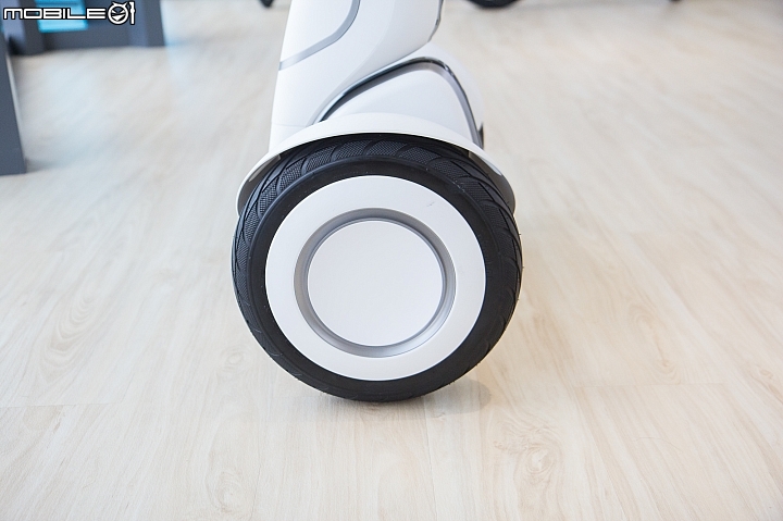 會跟隨可載物更好玩!Segway miniPLUS 體感平衡車