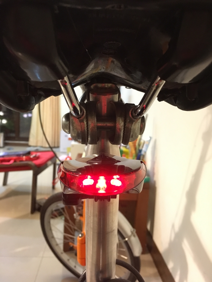 BikeSpark自動感應尾燈+煞車警示尾燈