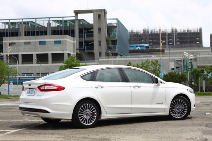 犒賞自己的大禮物!FORD Mondeo Hybird油電蟒開箱