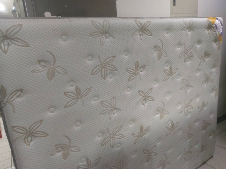 把睡了三年的床換掉,最後買了老K牌彈簧床 (床墊選購心得分享,文長....)