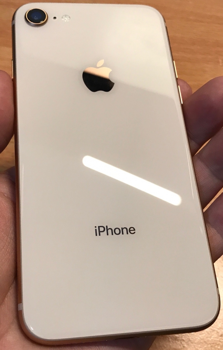 iPhone 8 無線充電與 Type-C 快充測試