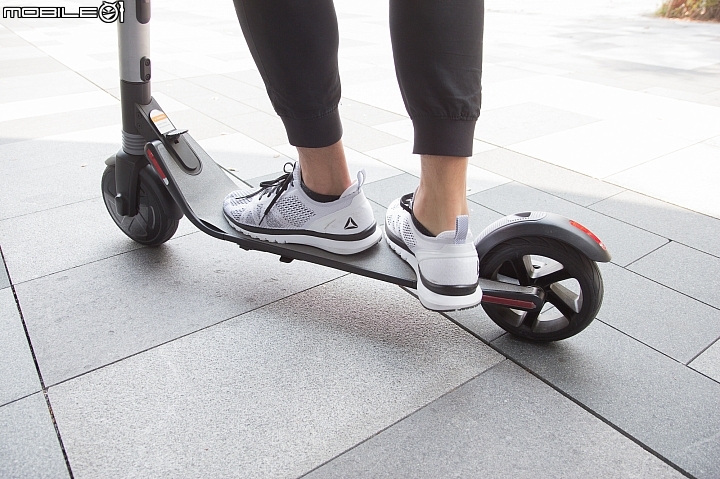 會跟隨可載物更好玩!Segway miniPLUS 體感平衡車