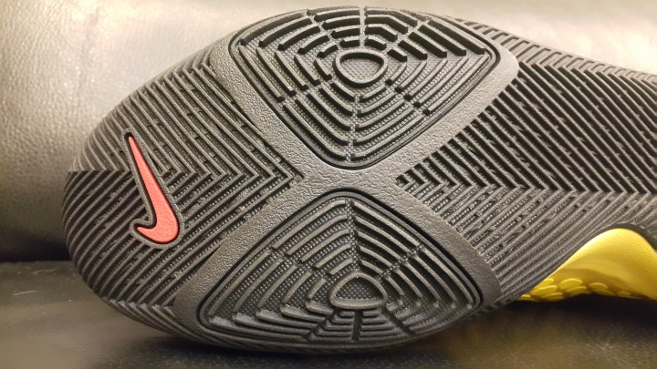 曼巴精神傳承 Kyrie 3 ‘Mamba Mentality’