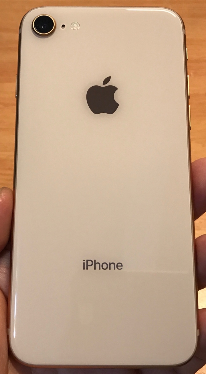 iPhone 8 無線充電與 Type-C 快充測試