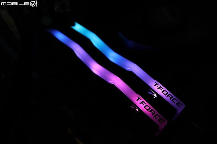 AURA Sync 一起Gaming發光 T-Force DELTA RGB DDR4 開箱