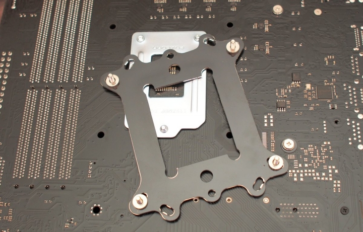 RGB 燈光加持 Gigabyte Aorus ATC700 塔型散熱器簡單小測