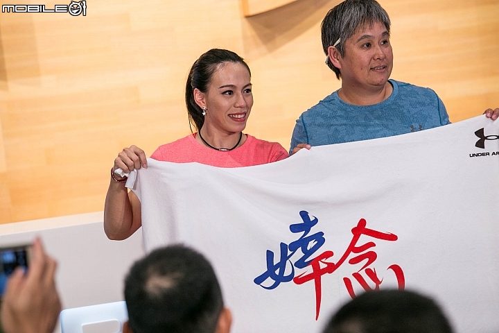 〔新聞快報〕Under Armour信義忠孝旗艦門市盛大開幕 舉重女神郭婞淳擔任一日店長