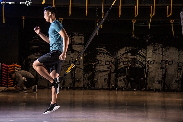 〔開箱實測〕為健身狂人打造 UNDER ARMOUR AMP 2.0實測