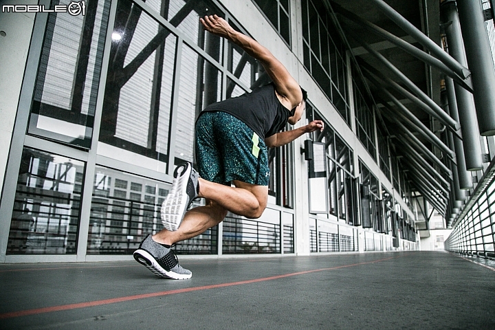 〔開箱實測〕專業時尚兩者兼具‧輕量跑鞋 Under Armour Threadborne Slingwrap