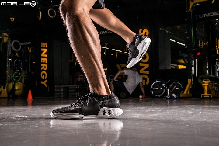 〔開箱實測〕為健身狂人打造 UNDER ARMOUR AMP 2.0實測
