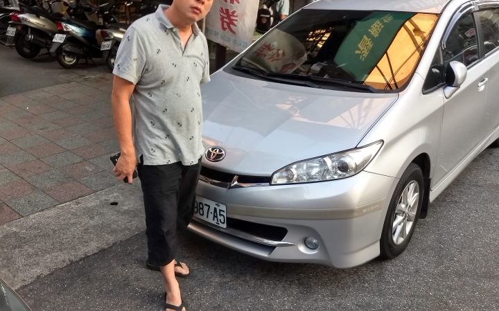 違停擋住巷道出口,還嗆說這條巷子可以開車嗎?