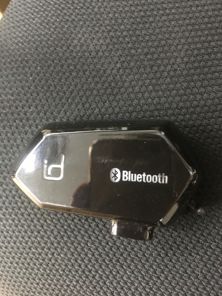ID 221 MOTO A1 藍芽耳機外殼分享文