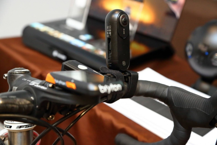 (12/16增加防水殼拍攝影片)全新上市的全景運動相機 insta360 one 不專業開箱文