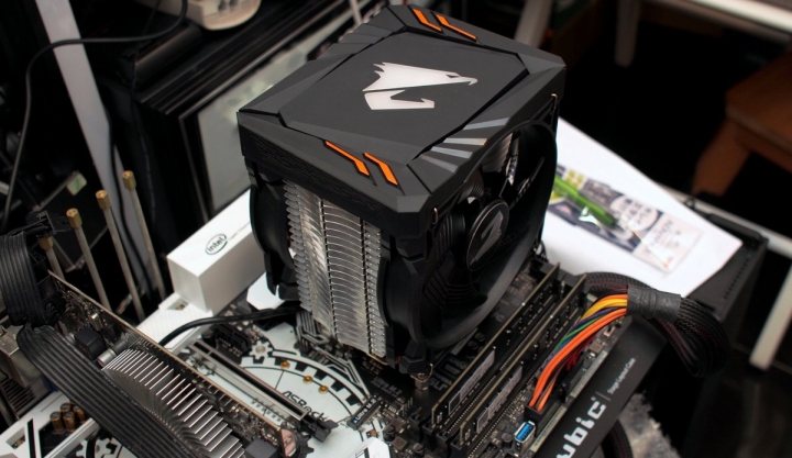 RGB 燈光加持 Gigabyte Aorus ATC700 塔型散熱器簡單小測