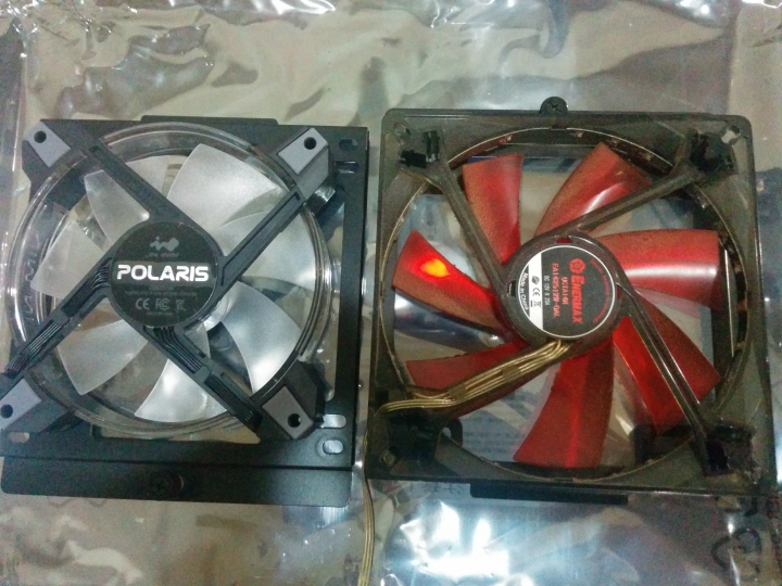 機殼的故事II-番外篇【估拎估拎閃閃發亮IN WIN PL850W RGB 電源供應器】