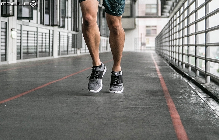 〔開箱實測〕專業時尚兩者兼具‧輕量跑鞋 Under Armour Threadborne Slingwrap