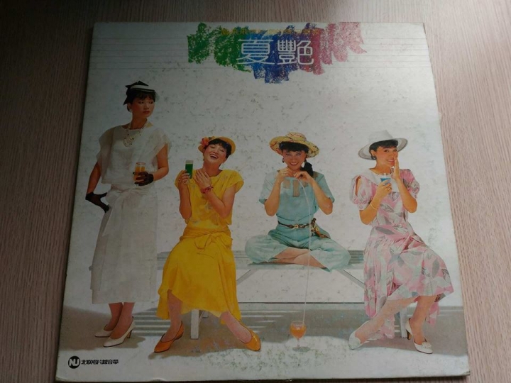 ** 最近又重新再聽”黑膠唱片”~~**