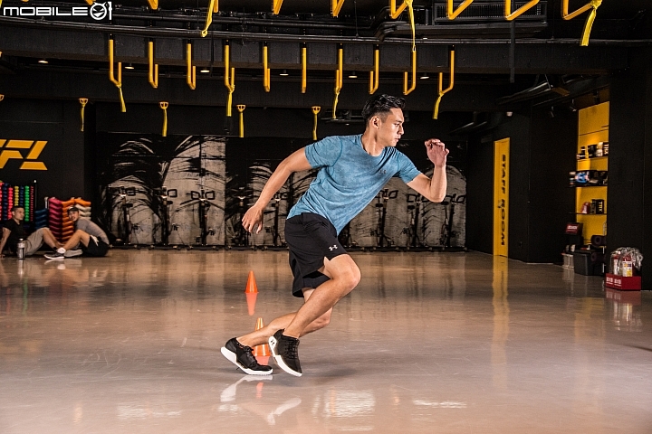 〔開箱實測〕為健身狂人打造 UNDER ARMOUR AMP 2.0實測