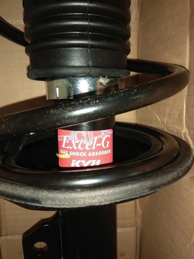 2010年10.5代 Altis 更換KYB黑桶前避震器