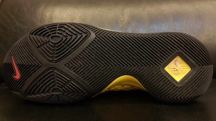 曼巴精神傳承 Kyrie 3 ‘Mamba Mentality’
