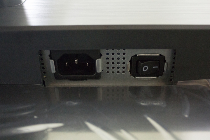 它不重只是沉了點....Benq 2K 專業設計螢幕 PD3200Q 開箱