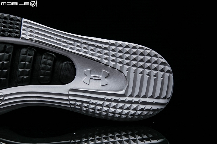 〔開箱實測〕為健身狂人打造 UNDER ARMOUR AMP 2.0實測