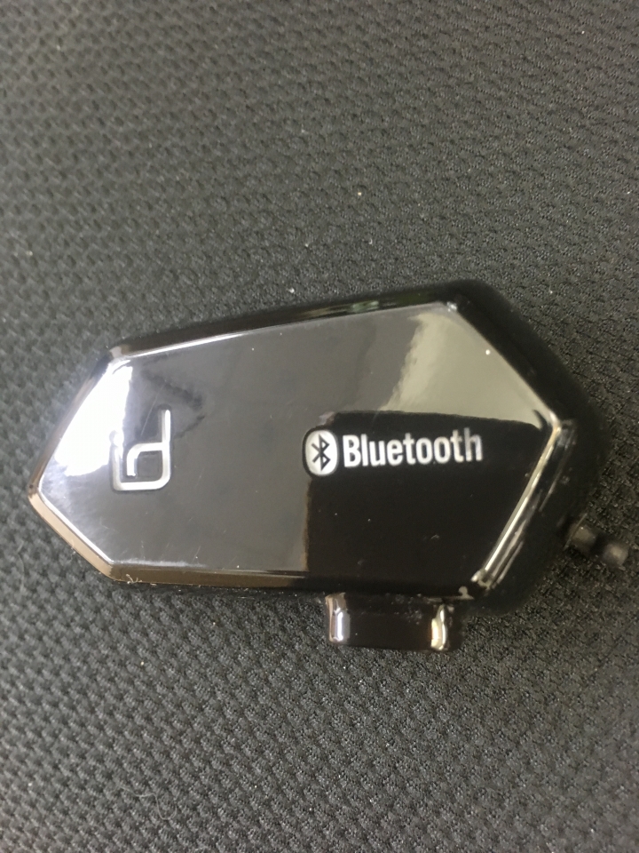 ID 221 MOTO A1 藍芽耳機外殼分享文