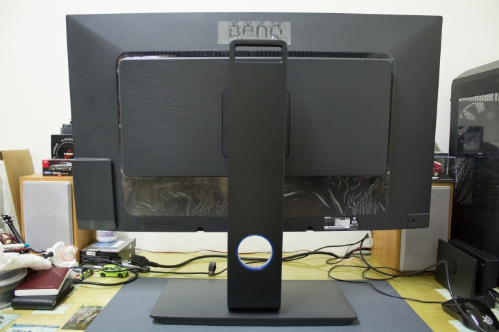 它不重只是沉了點....Benq 2K 專業設計螢幕 PD3200Q 開箱