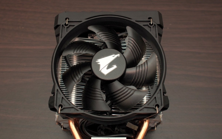 RGB 燈光加持 Gigabyte Aorus ATC700 塔型散熱器簡單小測