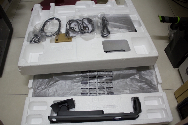它不重只是沉了點....Benq 2K 專業設計螢幕 PD3200Q 開箱
