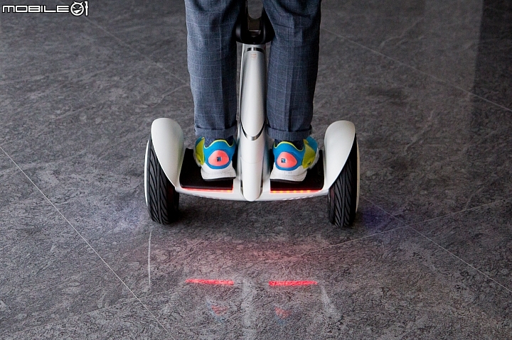 會跟隨可載物更好玩!Segway miniPLUS 體感平衡車
