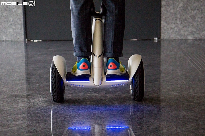 會跟隨可載物更好玩!Segway miniPLUS 體感平衡車
