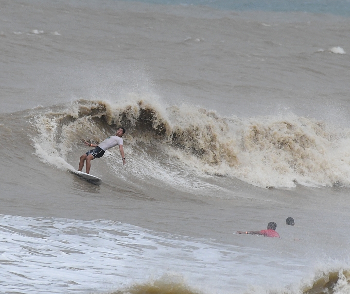 D850拍衝浪初體驗,衝浪似乎成了泡泥水浴。