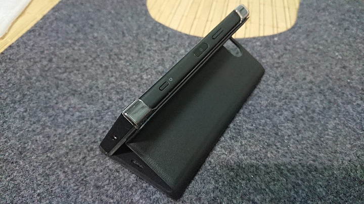 開箱~低調黑XPERIA XZ1 COMPACT 文少....