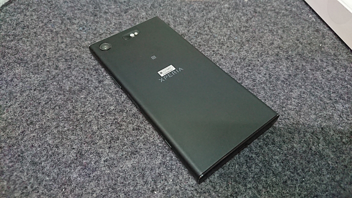 開箱~低調黑XPERIA XZ1 COMPACT 文少....