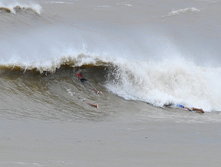 D850拍衝浪初體驗,衝浪似乎成了泡泥水浴。