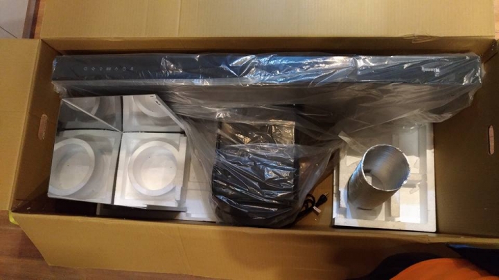 一台排油煙機修了一個月還沒好,不修了,換新,林內靜音三太子RH-1221開箱