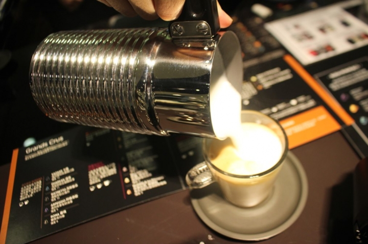 夫復何求?藝術品級的 《Nespresso Creatista Plus頂級咖啡機》