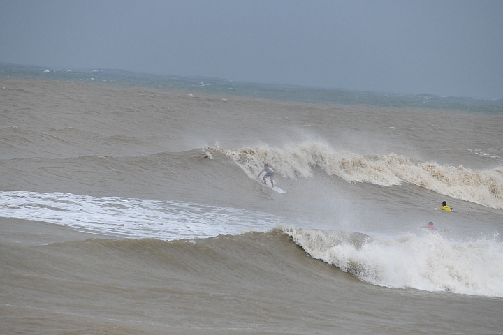 D850拍衝浪初體驗,衝浪似乎成了泡泥水浴。