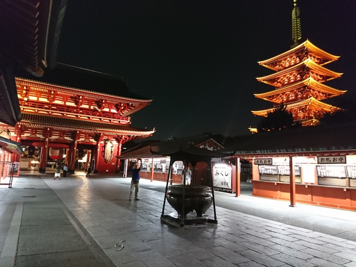 2017斷腿東京自由行第一日(成田山、上野、秋業原、夜晚的淺草寺)